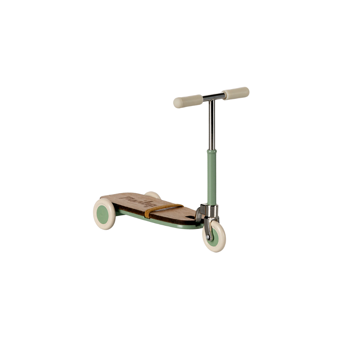 Maileg Mouse Scooter in mint for Imaginative Play - Designed for Magnetic Maileg Mice - Spring/Summer 2025