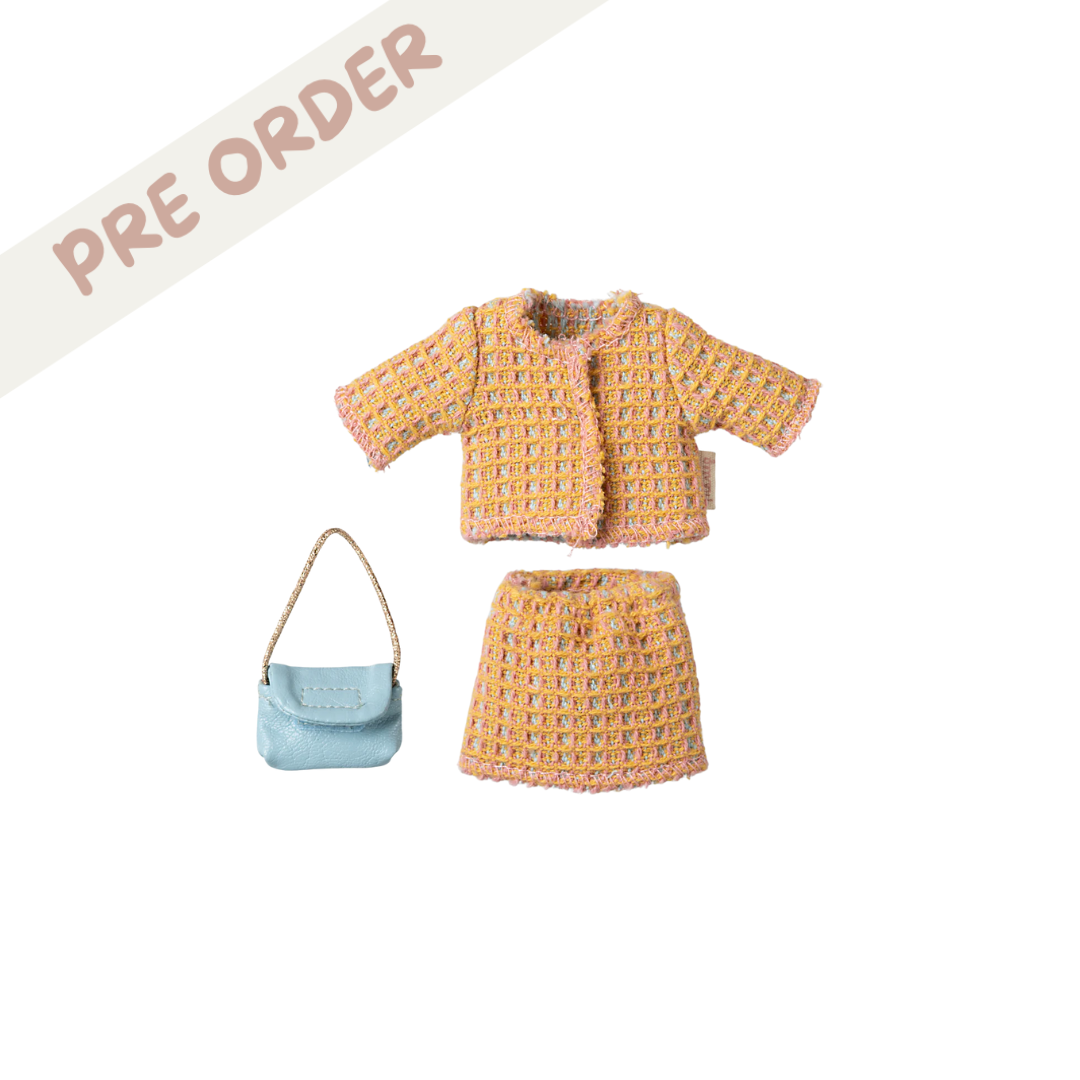 Maileg mum mouse dress up outfit, yellow suit with pink trim and blue little handbag. Perfect for dress up for Maileg mice play. From Maileg SS25 collection, pre-order.