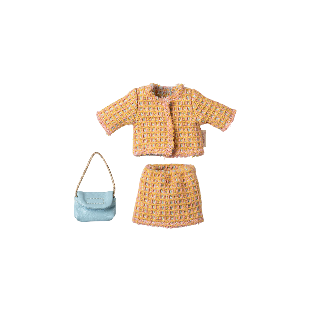 Maileg mum mouse dress up outfit, yellow suit with pink trim and blue little handbag. Perfect for dress up for Maileg mice play. From Maileg SS25 collection